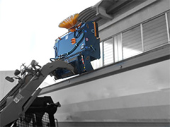 Sweeping buckets with a clamping bucket CM Crusher Machines